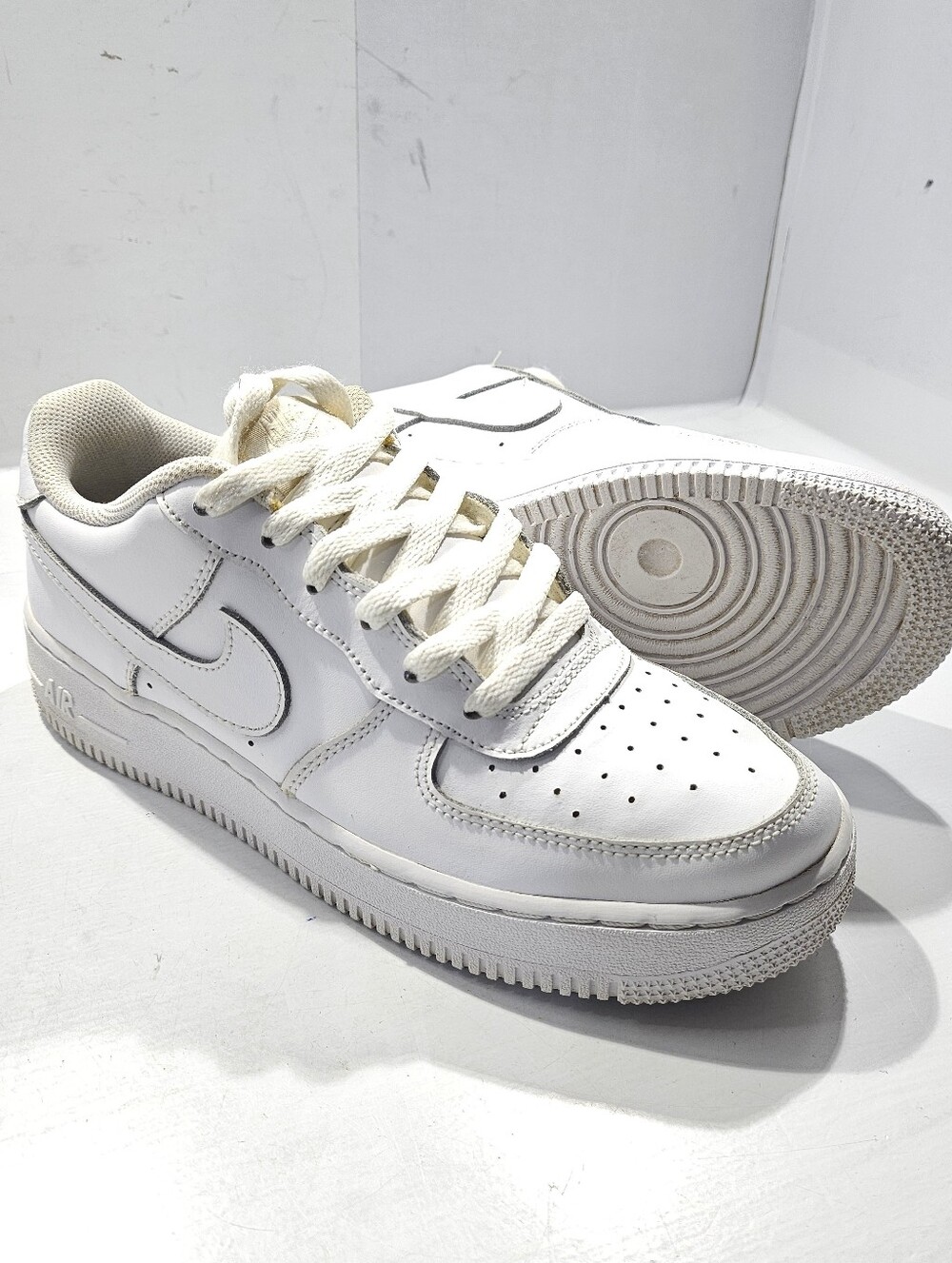 NIKE AIR FORCE 1 LOW TOP WHITE YOUTH SNEAKEF SIZE 7Y/W8.5 [314192-117] A11